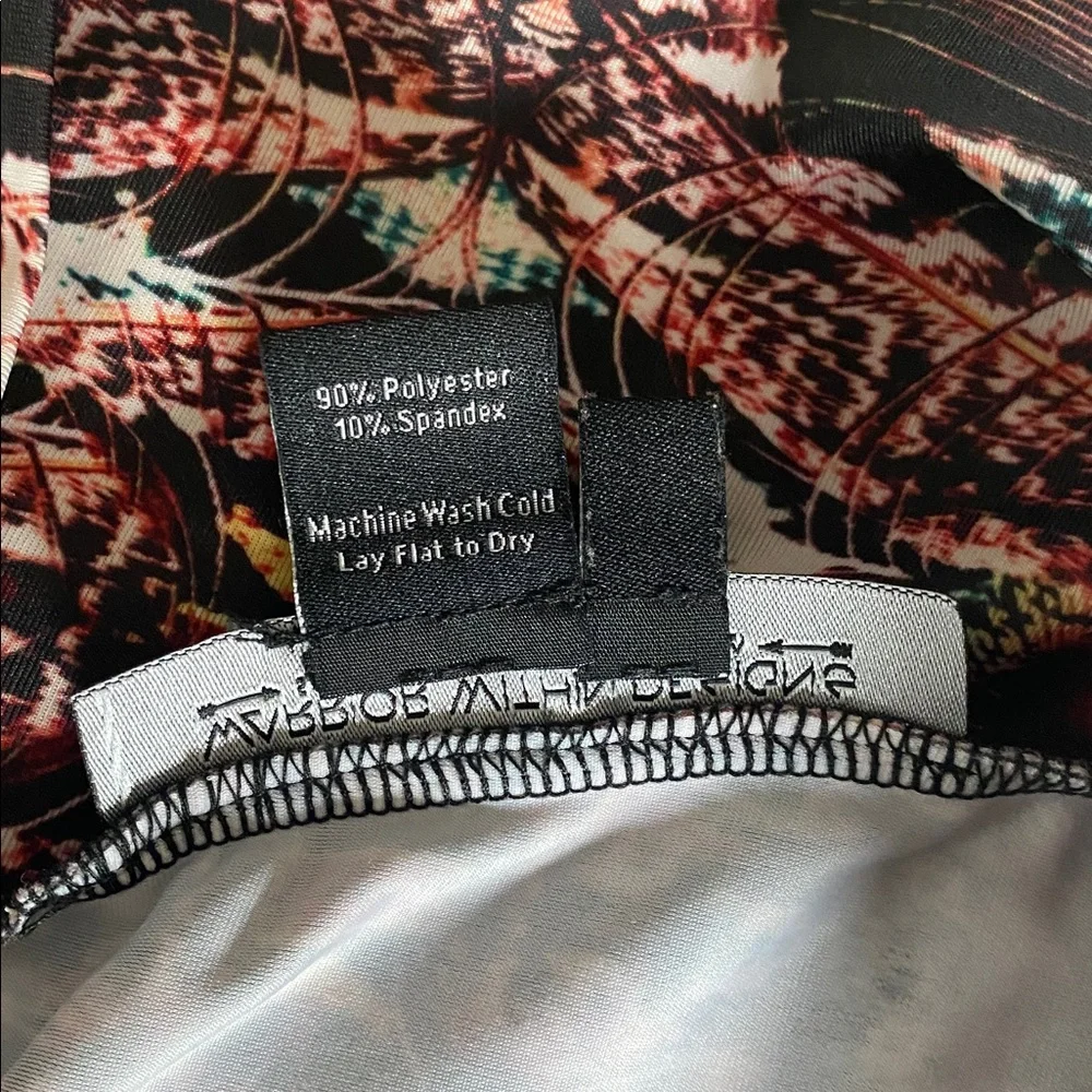 Psychedelic booty shorts - Picture 3 of 8